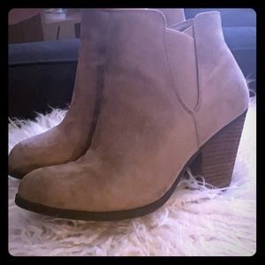 Barely worn boots! Great condition!